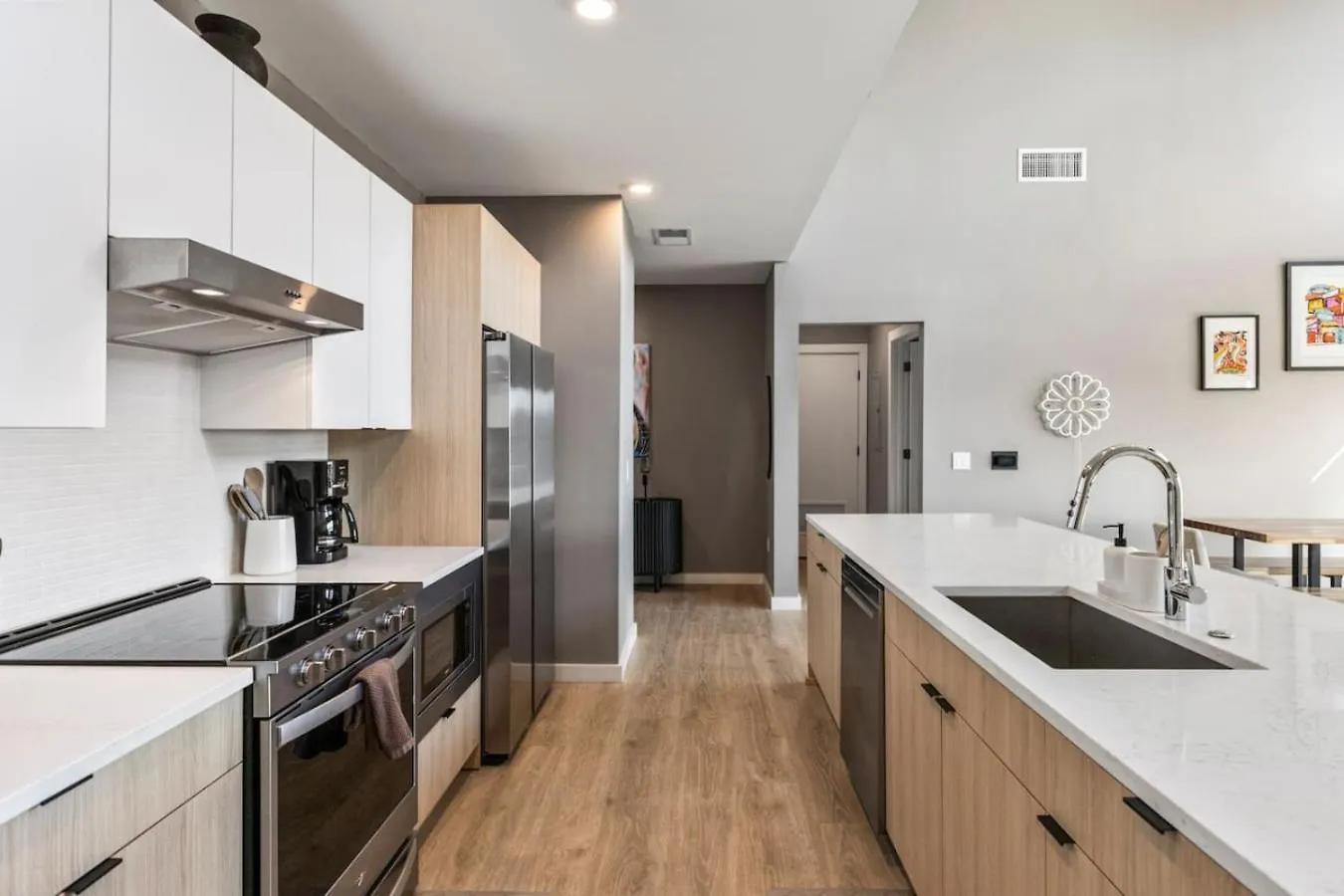 Penthouse Luxury With Pool Patio And City View Plus Walk To Broadway Nashville