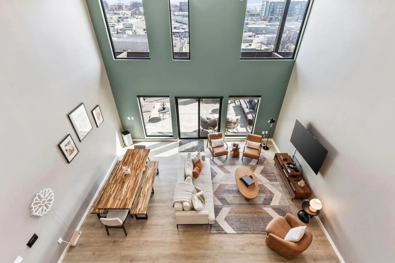 Penthouse Luxury With Pool Patio And City View Plus Walk To Broadway Nashville