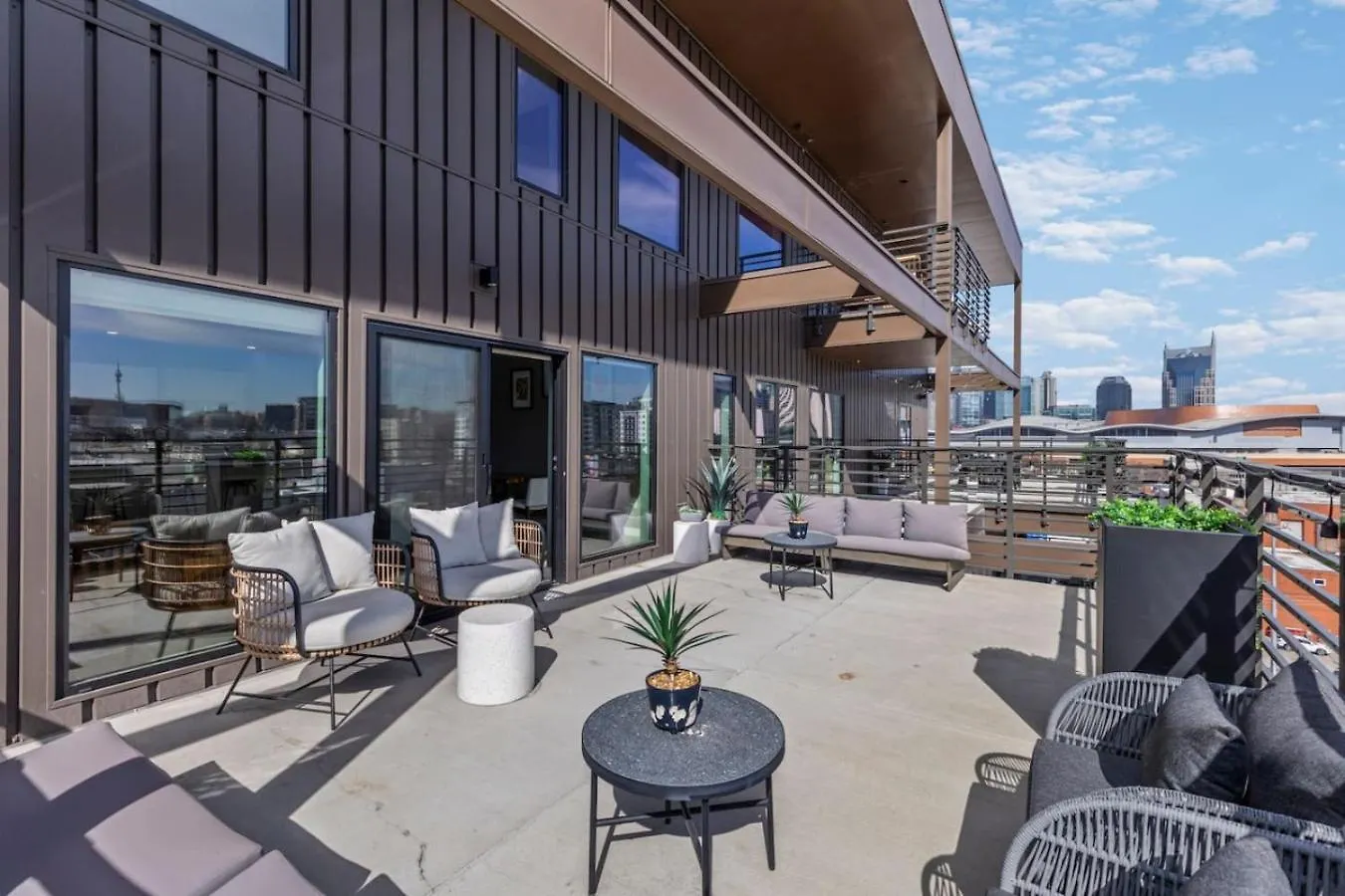 Dom wakacyjny Penthouse Luxury With Pool Patio And City View Plus Walk To Broadway Nashville