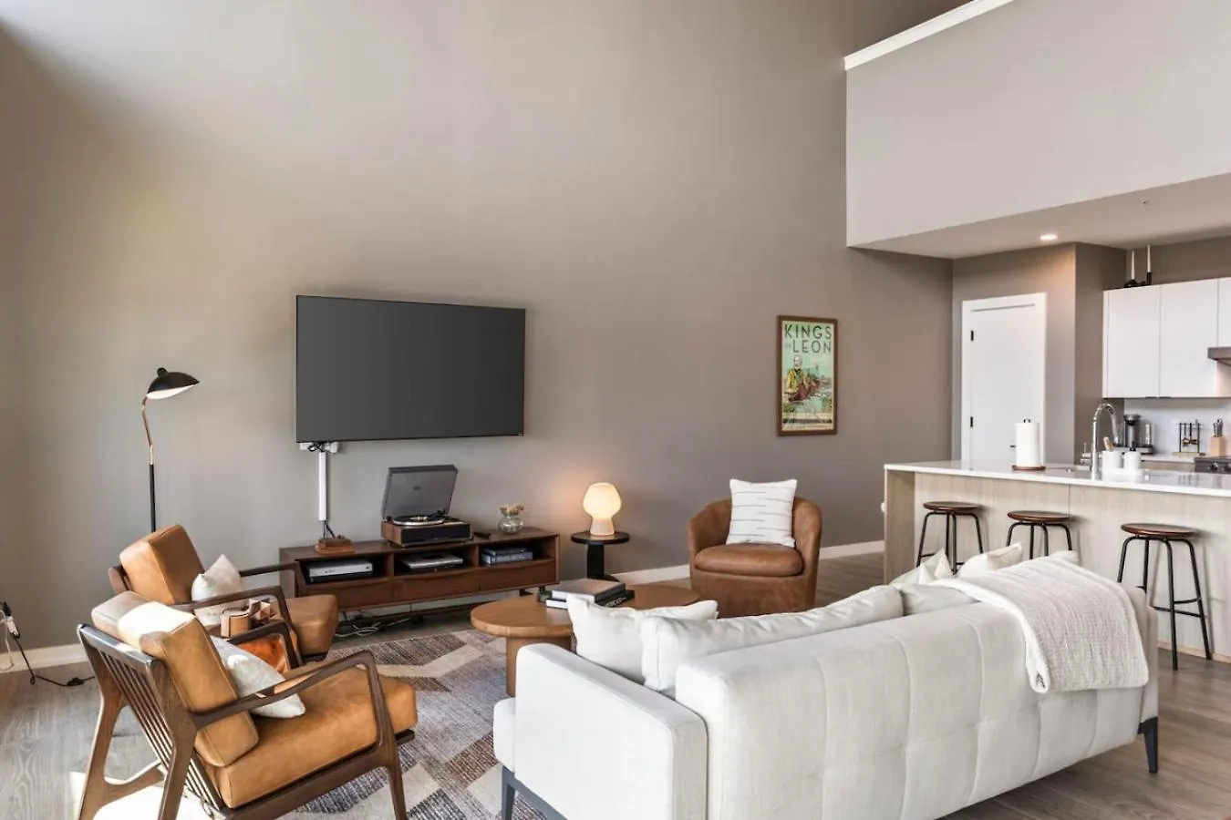 Penthouse Luxury With Pool Patio And City View Plus Walk To Broadway Nashville