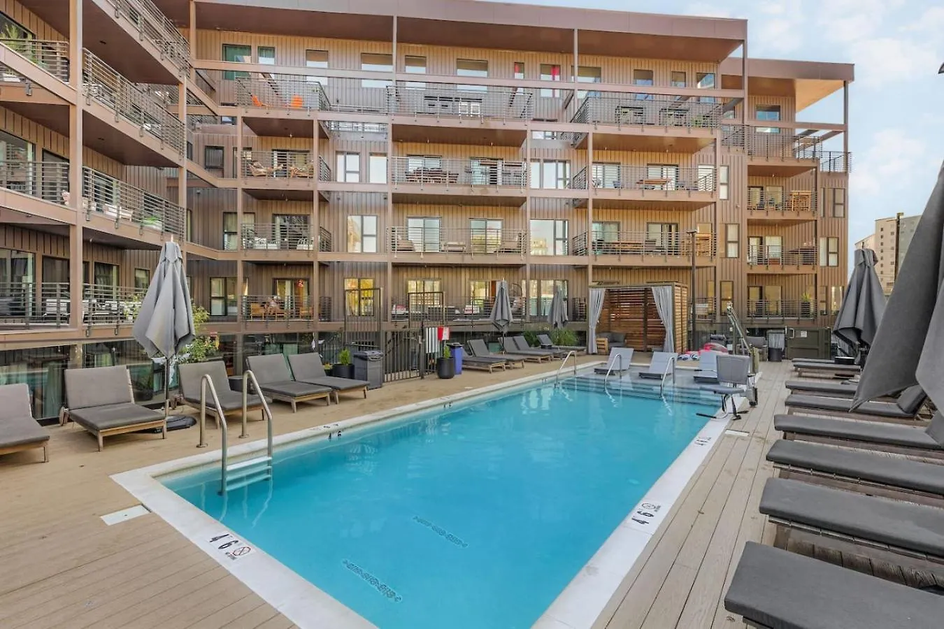 Penthouse Luxury With Pool Patio And City View Plus Walk To Broadway Nashville 0*,
