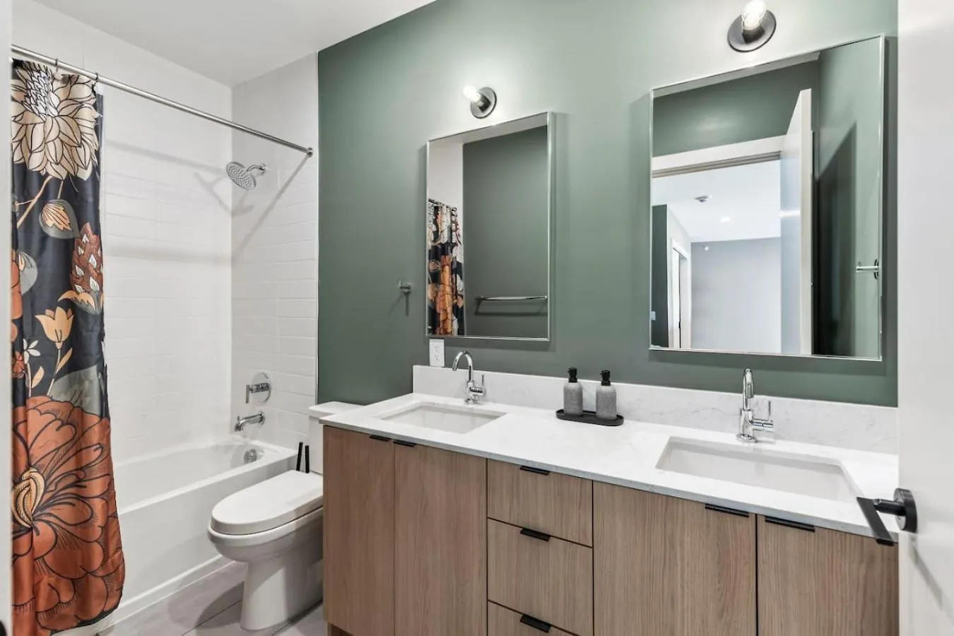 Penthouse Luxury With Pool Patio And City View Plus Walk To Broadway Nashville